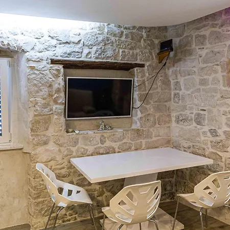 Lovely Apartment In Slatine With Wifi Apartment