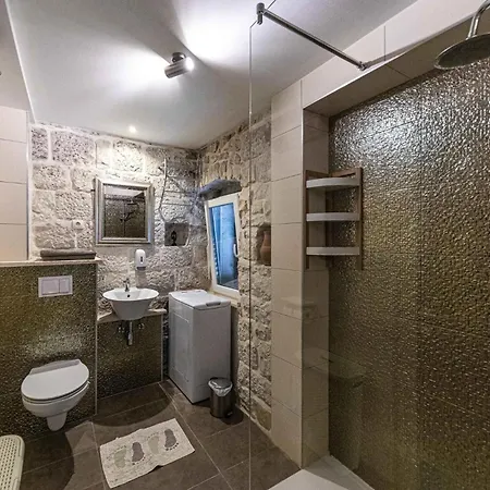 Apartment Lovely Apartment In Slatine With Wifi *