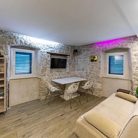 Lovely Apartment In Slatine With Wifi * Slatine