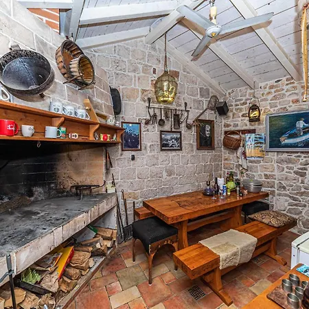Lovely Apartment In Slatine With Wifi Apartment