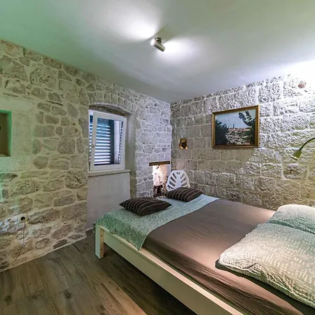 Apartment Lovely Apartment In Slatine With Wifi